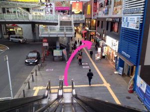 ロッテリアとマクドナルドの間の道へ